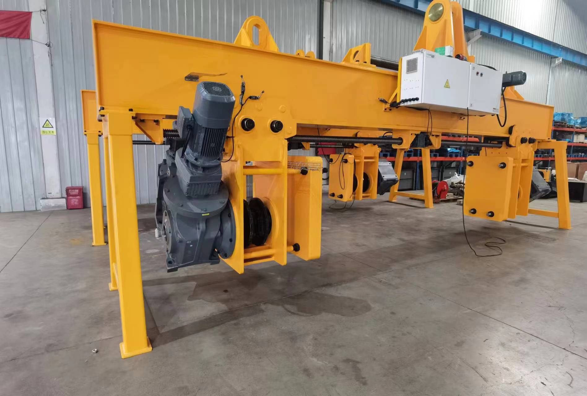 鏈條式翻轉(zhuǎn)吊機(jī)