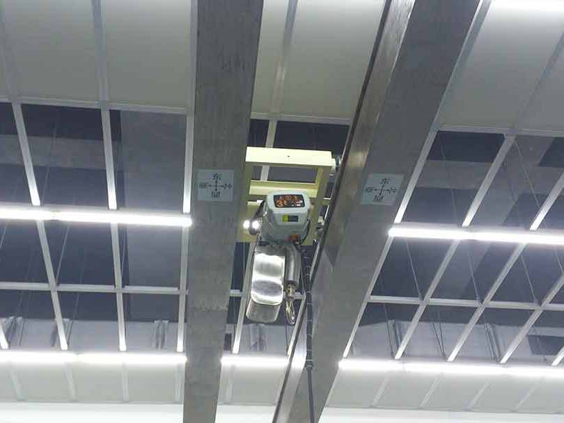 萬(wàn)級(jí)潔凈起重機(jī)吊裝時(shí)的注意事項(xiàng)